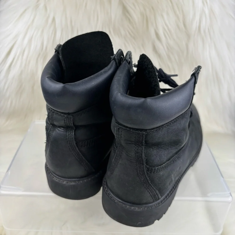 Timberland Black Boots with Padded Collar and Sturdy Sole Size 4 kids